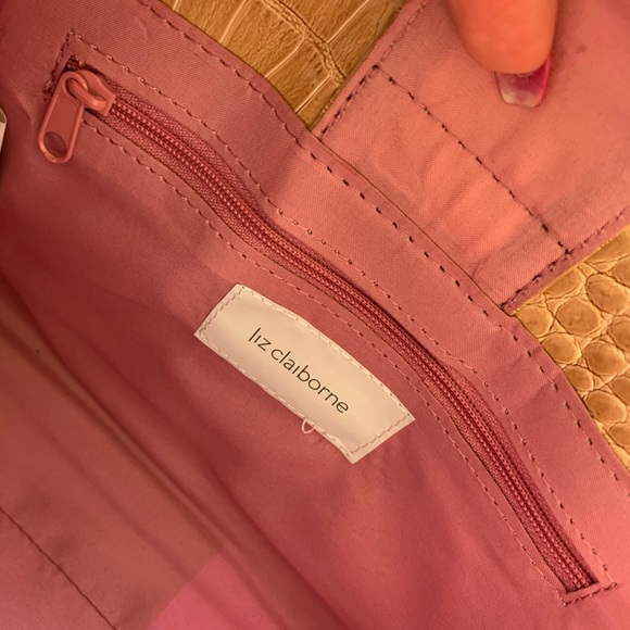 Embroidered Floral Tan coloured Handbag - Liz Claiborne - Picture 9 of 10